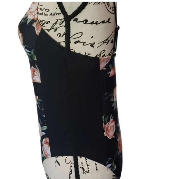 Cupshe Black With Rose Print Swimsuit - Picture 3 of 6